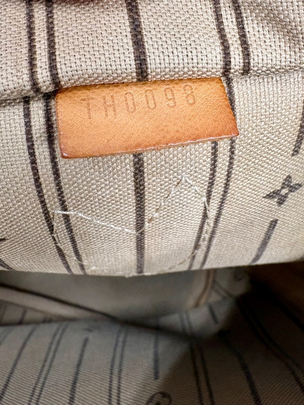 Louis Vuitton Neverfull PM Monogram Canvas - Picture 12 of 13